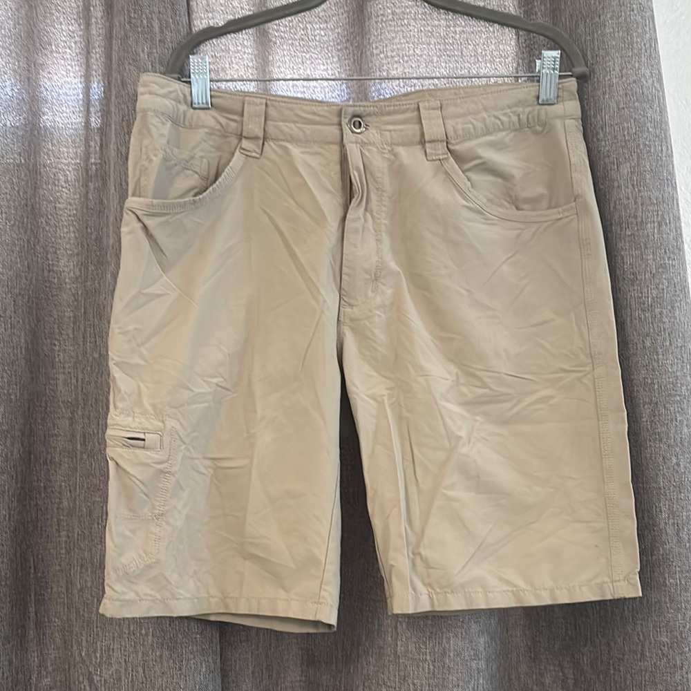 Patagonia Men's Tan Cargo Shorts